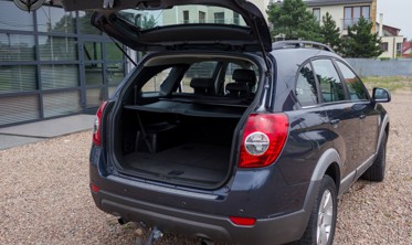 шторка в багажник для Chevrolet Captiva черная фото