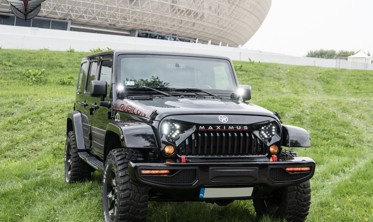 Тюнинговая решетка радиатора Gladiator Jeep Wrangler JK фото