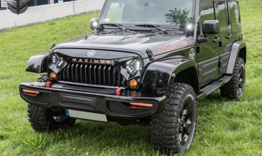 Тюнинговая решетка радиатора Gladiator Jeep Wrangler JK фото