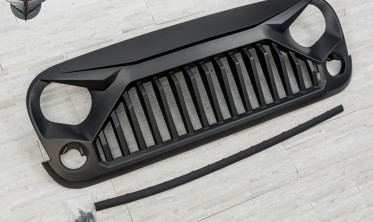 Тюнинговая решетка радиатора Gladiator Jeep Wrangler JK фото