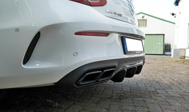 Центральний дифузор заднього бампера Mercedes C-class C205 63AMG Coupe фото