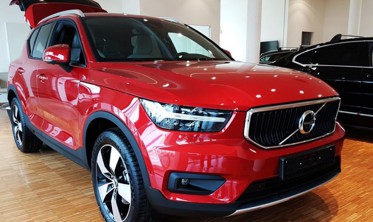 Защитная накладка с загибом на край бампера Volvo XC40 матовая фото