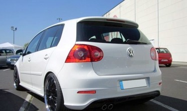 Тюнінг накладка на задній бампер VW Golf 5 (1 виріз під вихлопну GTI) фото