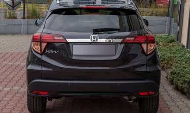 накладка на крышку багажника Honda HRV с местом под значек фото
