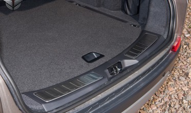 защитная накладка порога багажника Land Rover Discovery Sport фото
