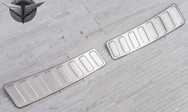 защитная накладка порога багажника Land Rover Discovery Sport фото