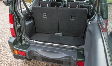 Защитная накладка порога багажника Suzuki Jimny фото