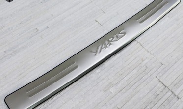 защитная накладка заднего бампера Toyota Yaris фото