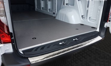 Захисна накладка на задній бампер Mercedes Sprinter III фото