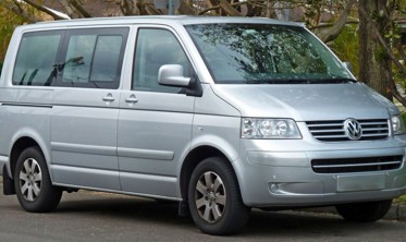 Защитная накладка на задний бампер Volkswagen Transporter T5, T6 черная фото