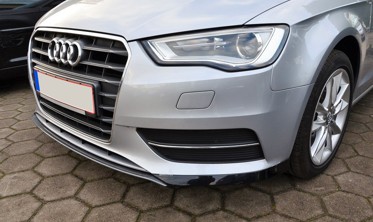 Накладка переднього бампера Audi A3 8V з 3-х частин фото