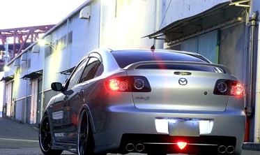 Спойлер багажника Mazda 3 Sedan высокий фото