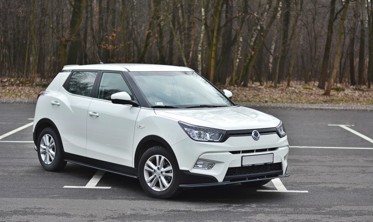 Дифузор на передній бампер Ssangyong Tivoli верс.1 фото