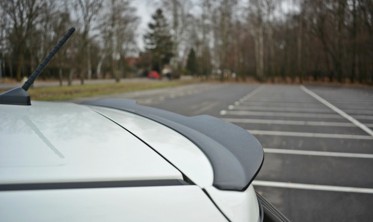 Накладка на спойлер багажника Ssangyong Tivoli фото