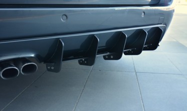 Центральний диффузор заднего бампера BMW 5 универсал E61 M-pack фото