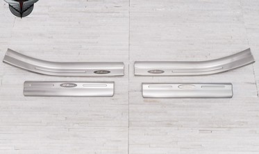 накладки на пороги BMW X1 внутрішні фото