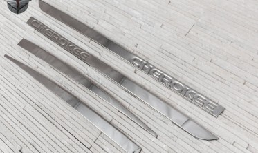 хром накладки на двери с надписью Jeep Cherokee  фото