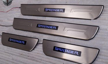 защитные накладки на пороги с LED подсветкой KIA Sportage фото