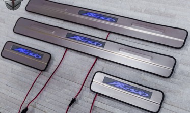 защитные накладки на пороги с LED подсветкой Ford Fiesta фото