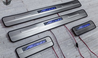 защитные накладки на пороги с LED подсветкой Ford Fiesta фото