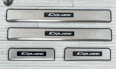 захисні накладки на пороги з LED підсвічуванням Chevroleta Cruze фото
