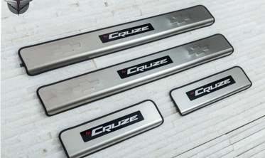 захисні накладки на пороги з LED підсвічуванням Chevroleta Cruze фото
