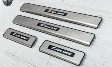 захисні накладки на пороги з LED підсвічуванням Chevroleta Cruze фото