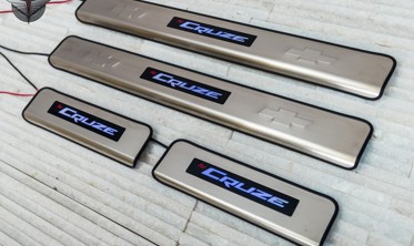 захисні накладки на пороги з LED підсвічуванням Chevroleta Cruze фото