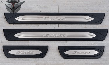 захисні накладки на пороги з написом SUZUKI SX4 S-CROSS фото