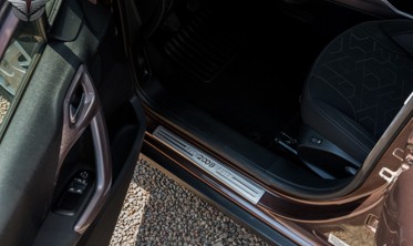 захисні накладки на пороги Peugeot 2008 фото