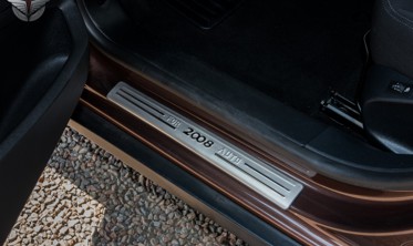 захисні накладки на пороги Peugeot 2008 фото