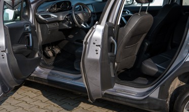 защитные накладки на пороги Peugeot 2008 внутренние фото