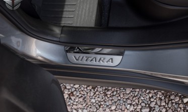 захисні накладки на пороги з написом Suzuki Viatara II фото