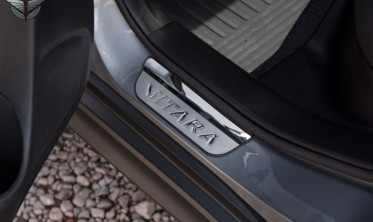 захисні накладки на пороги з написом Suzuki Viatara II фото
