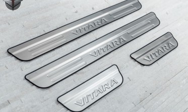 захисні накладки на пороги з написом Suzuki Viatara II фото