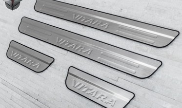 захисні накладки на пороги з написом Suzuki Viatara II фото