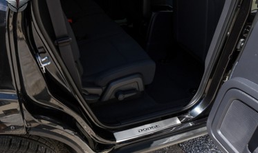 защитные накладки на пороги с надписью Fiat Freemont фото