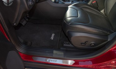 захисні накладки на пороги з написом Jeep Cherokee фото