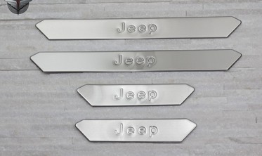 защитные накладки на пороги с надписью Jeep Cherokee фото