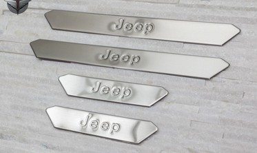 защитные накладки на пороги с надписью Jeep Cherokee фото