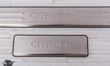 защитные накладки на пороги с надписью Citroen C5 фото