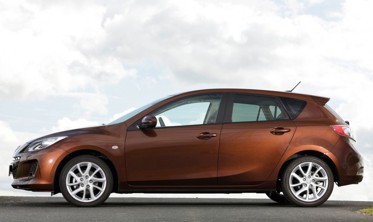 защитные накладки на пороги с надписью Mazda 3 фото