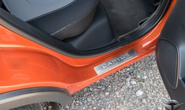 захисні накладки на пороги з написом Renault Captur фото