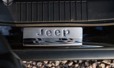 захисні накладки на пороги з написом Jeep Compass фото