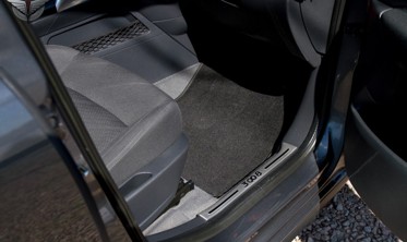 защитные накладки на пороги с надписью Peugeot 3008 фото