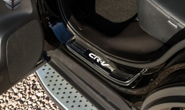 захисні накладки на пороги з LED підсвічуванням Honda CR-V фото