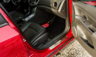 защитные накладки на пороги с LED подсветкой Chevrolet Cruze фото