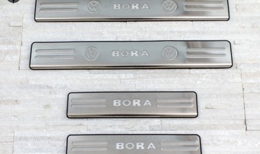 защитные накладки на пороги с LED подсветкой Volkswagen Bora фото