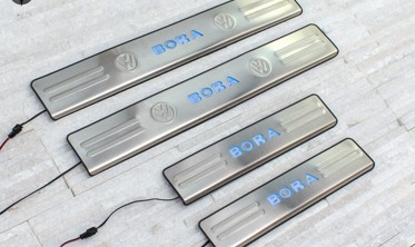 защитные накладки на пороги с LED подсветкой Volkswagen Bora фото