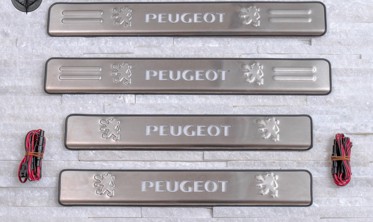 защитные накладки на пороги с LED подсветкой Peugeot 408 фото